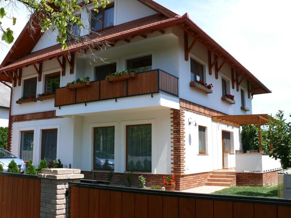 Sára Apartman Heviz Exterior foto