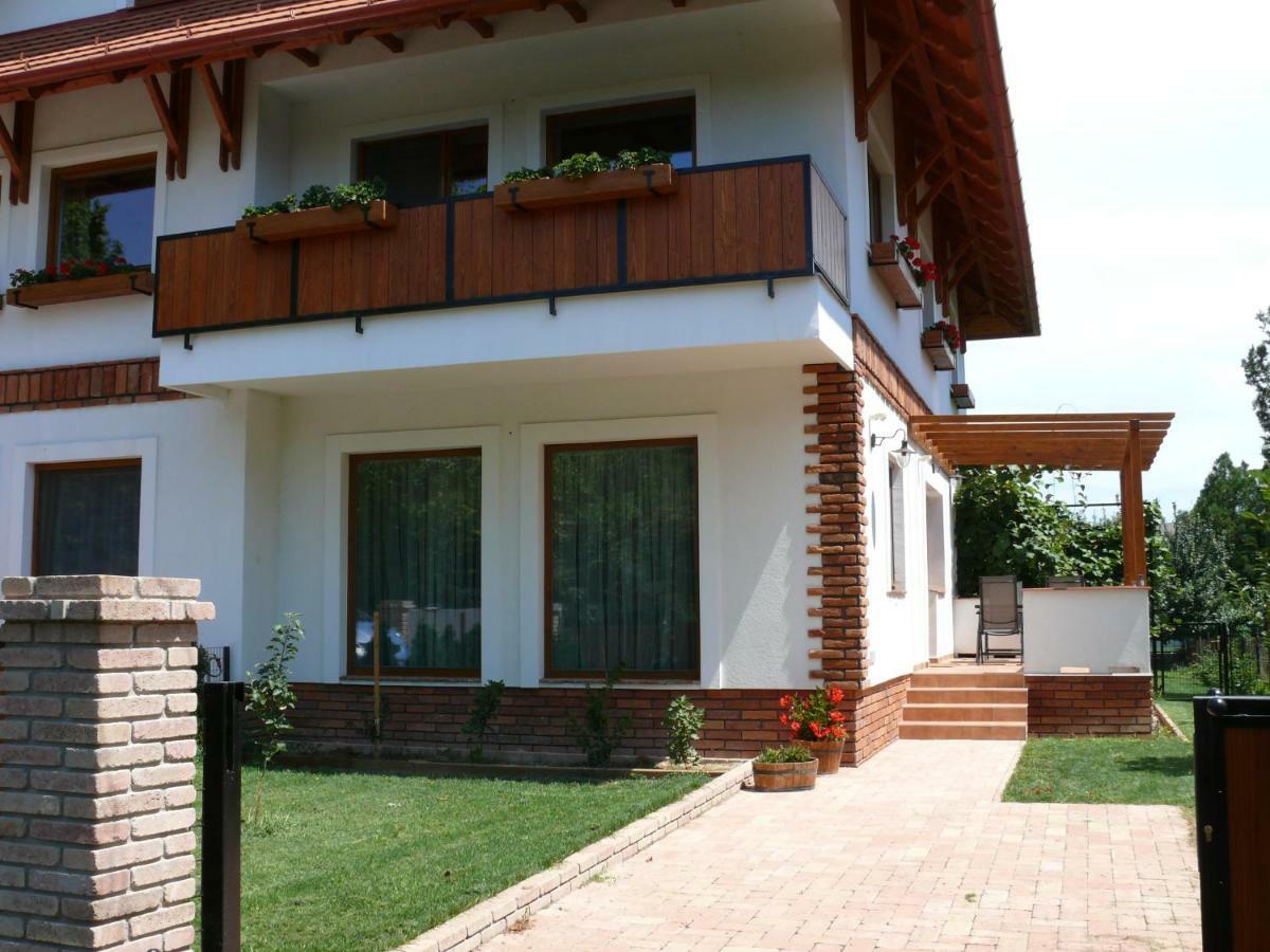 Sára Apartman Heviz Exterior foto
